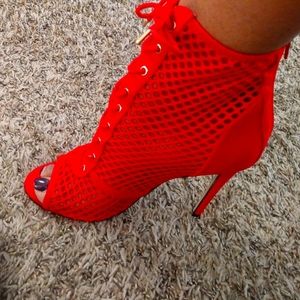 RED LACE UP HEELS WOMENS SIZE 8
